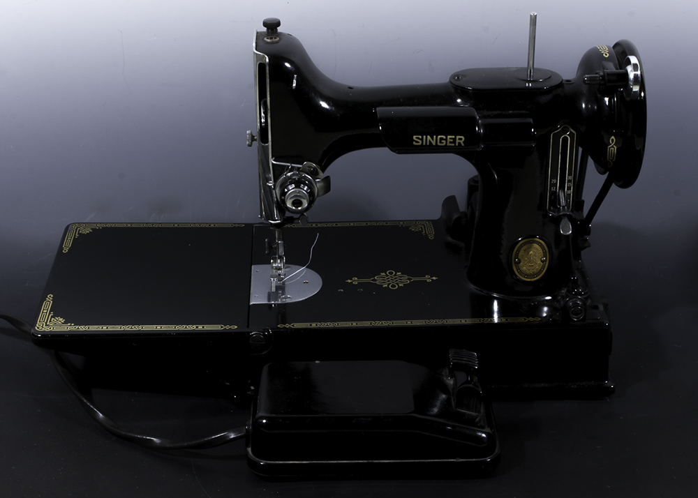 Singer Featherlight 221 Sewing Machine and Accessories