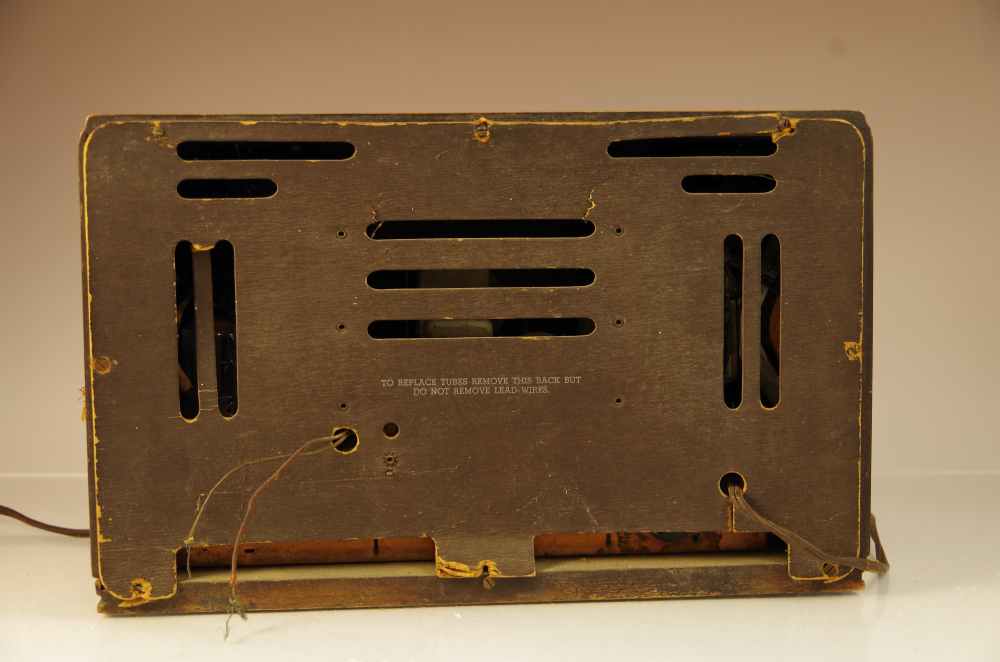 Vintage Crosley "Victory" Tabletop Radio