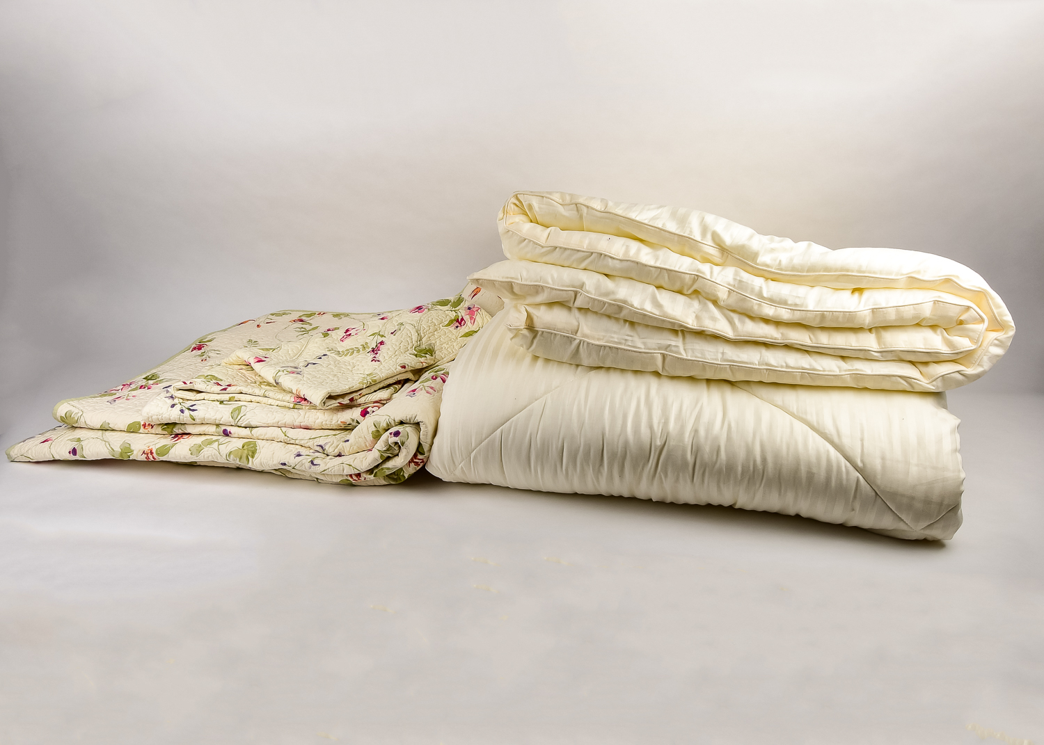 Set of Liz Claiborne King Size Bedding and Pillow Shams