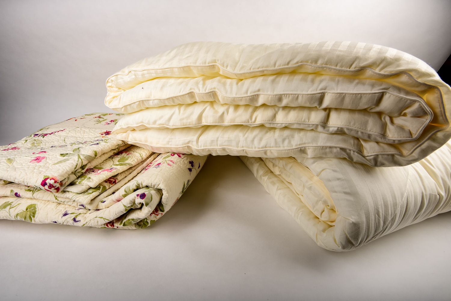 Set of Liz Claiborne King Size Bedding and Pillow Shams