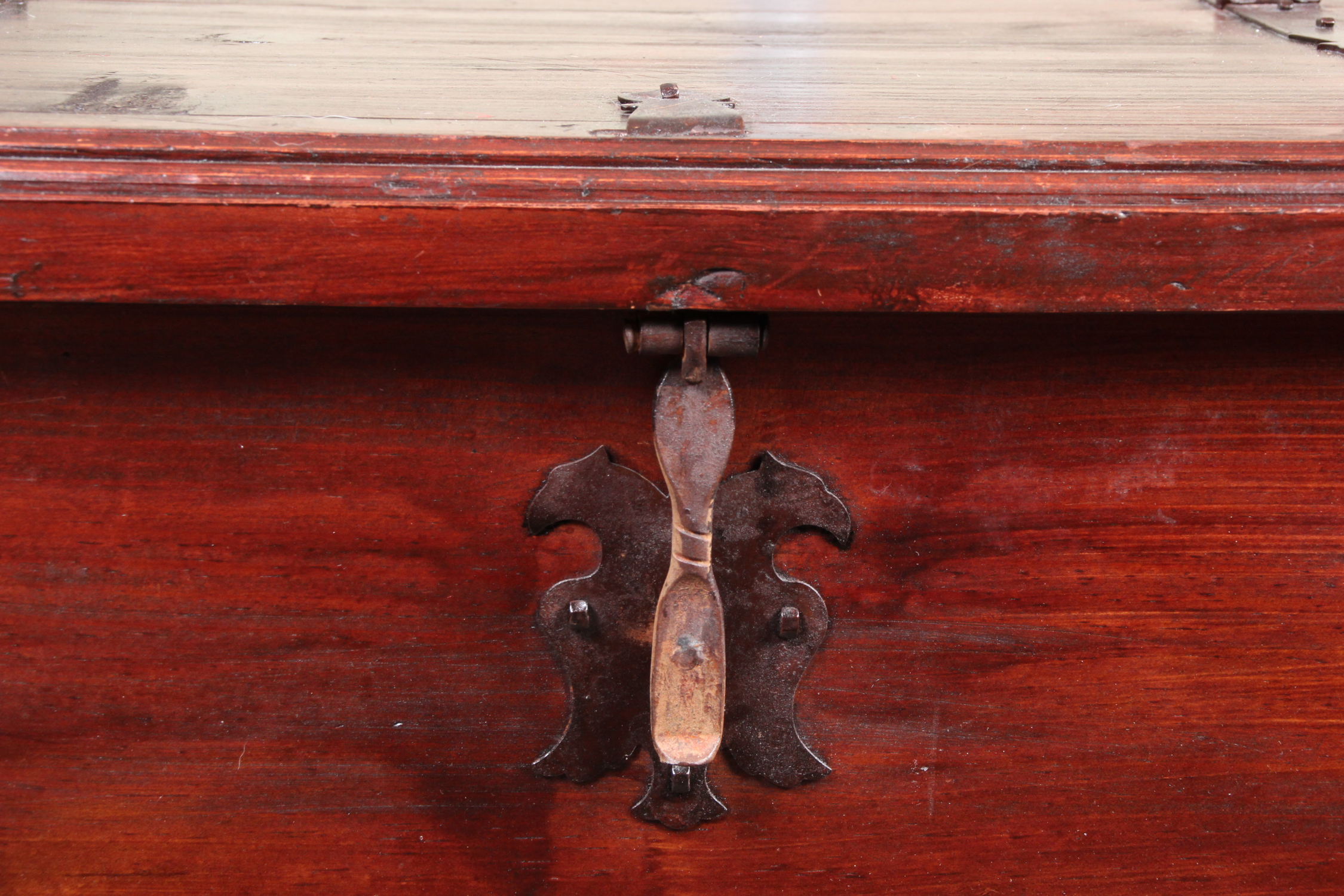 Cherry Stained Pine Trunk Coffee Table