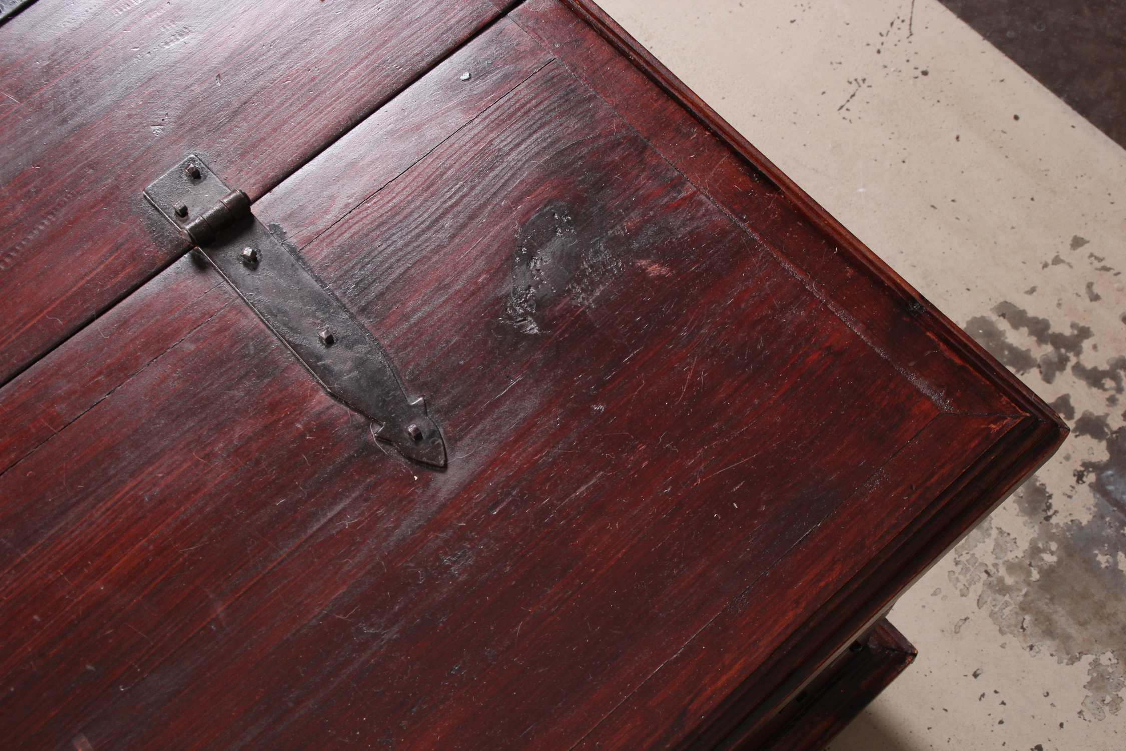 Cherry Stained Pine Trunk Coffee Table