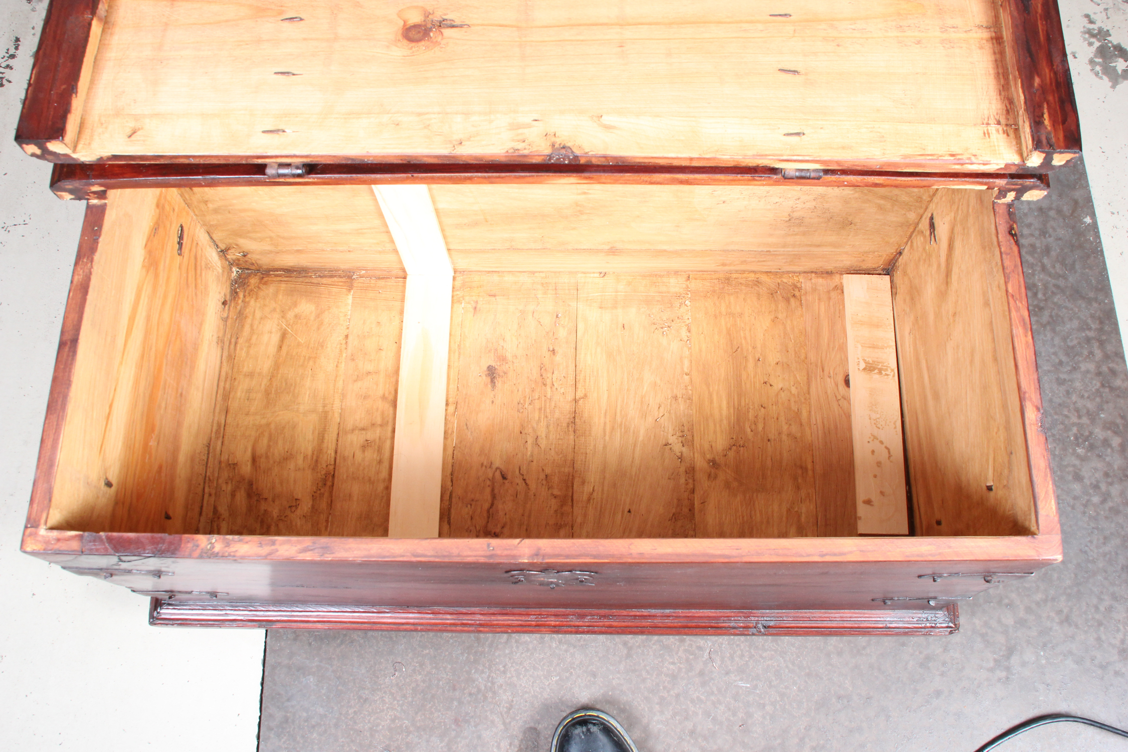 Cherry Stained Pine Trunk Coffee Table