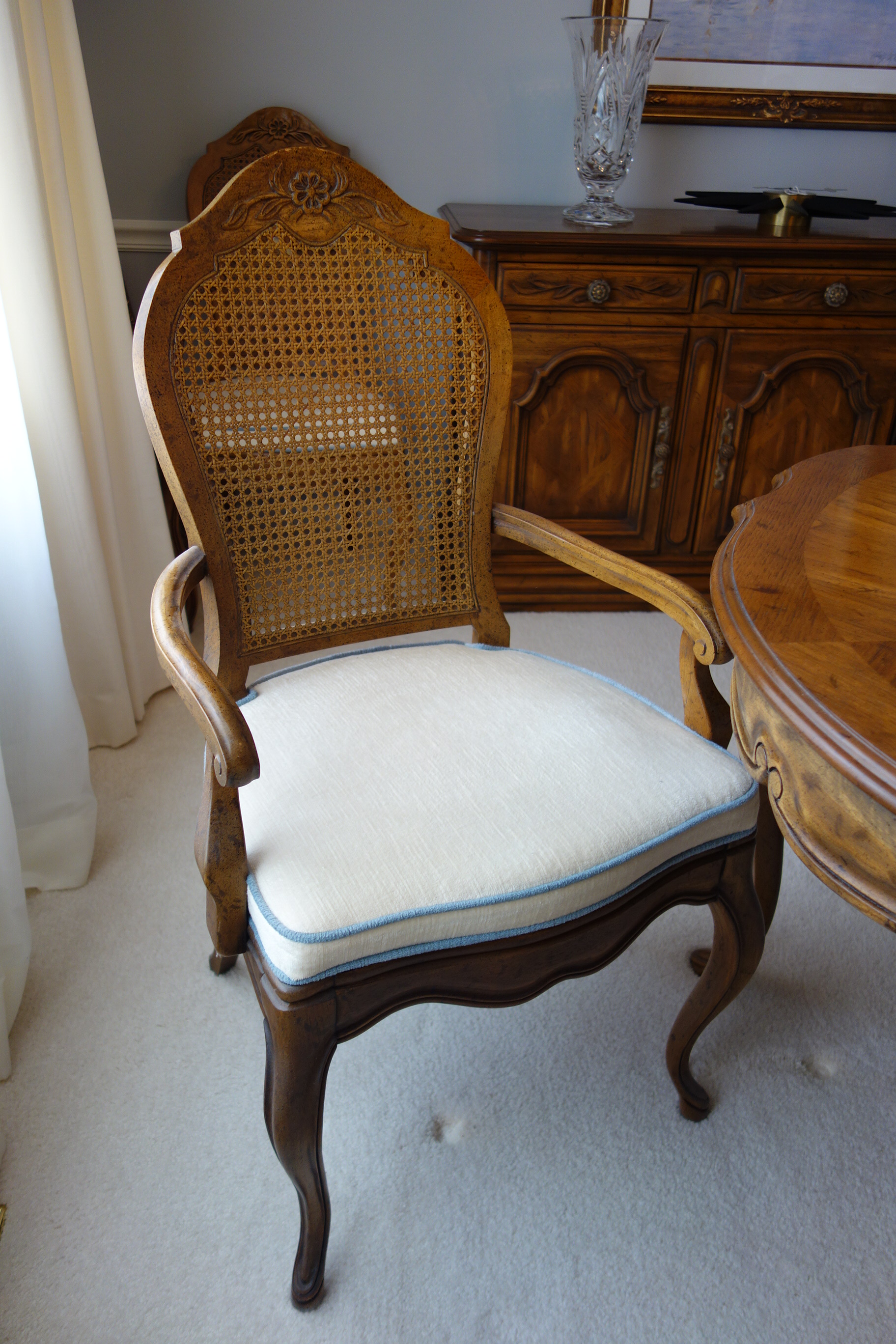 Drexel French Provincial Style Dining Table and Six Chairs