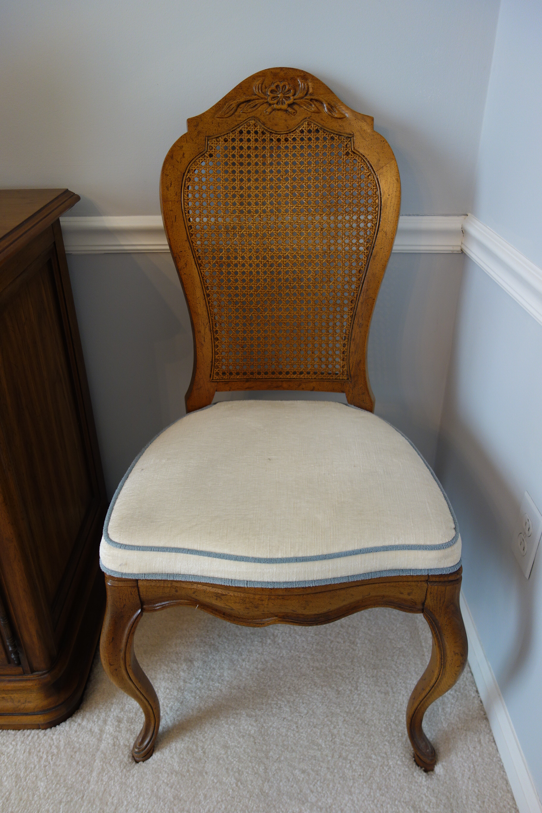 Drexel French Provincial Style Dining Table and Six Chairs