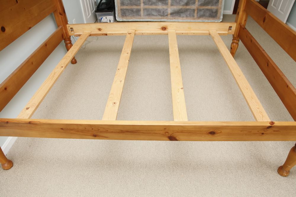 Wexford Collection Queen Bed