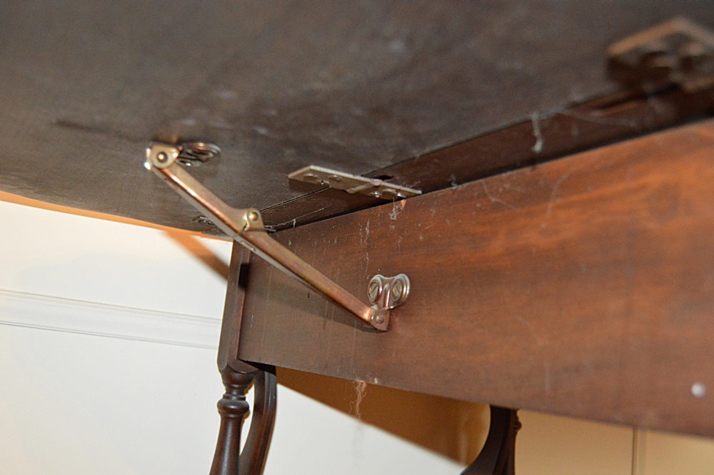 Vintage Colonial Style Mahogany Tea Cart