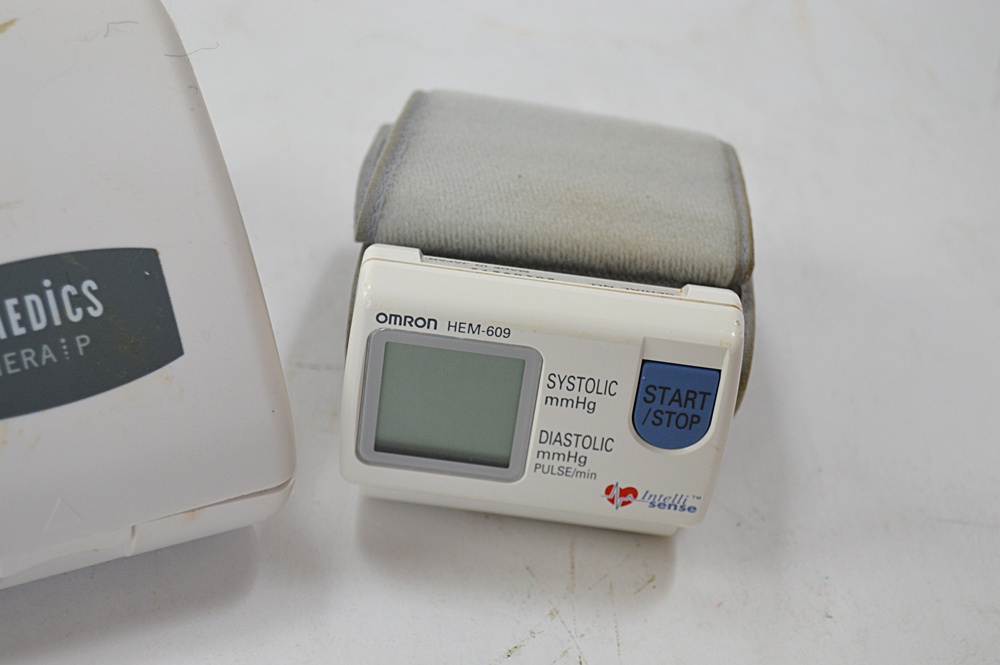 Homedics Thera P Omron Hem-609 Wrist Blood Pressure Monitor