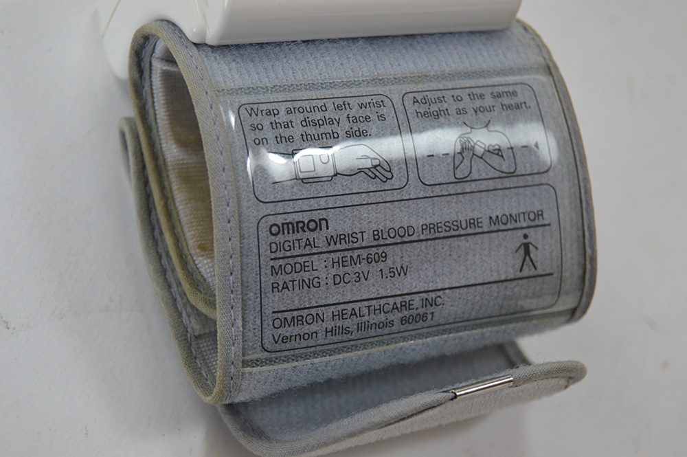 Homedics Thera P Omron Hem-609 Wrist Blood Pressure Monitor