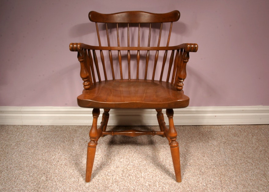 Ethan Allen Maple Curved Spindle Back Windsor Style Captain Chair