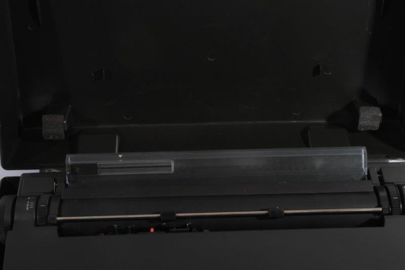 Praxis Olivetti Electric Typewriter