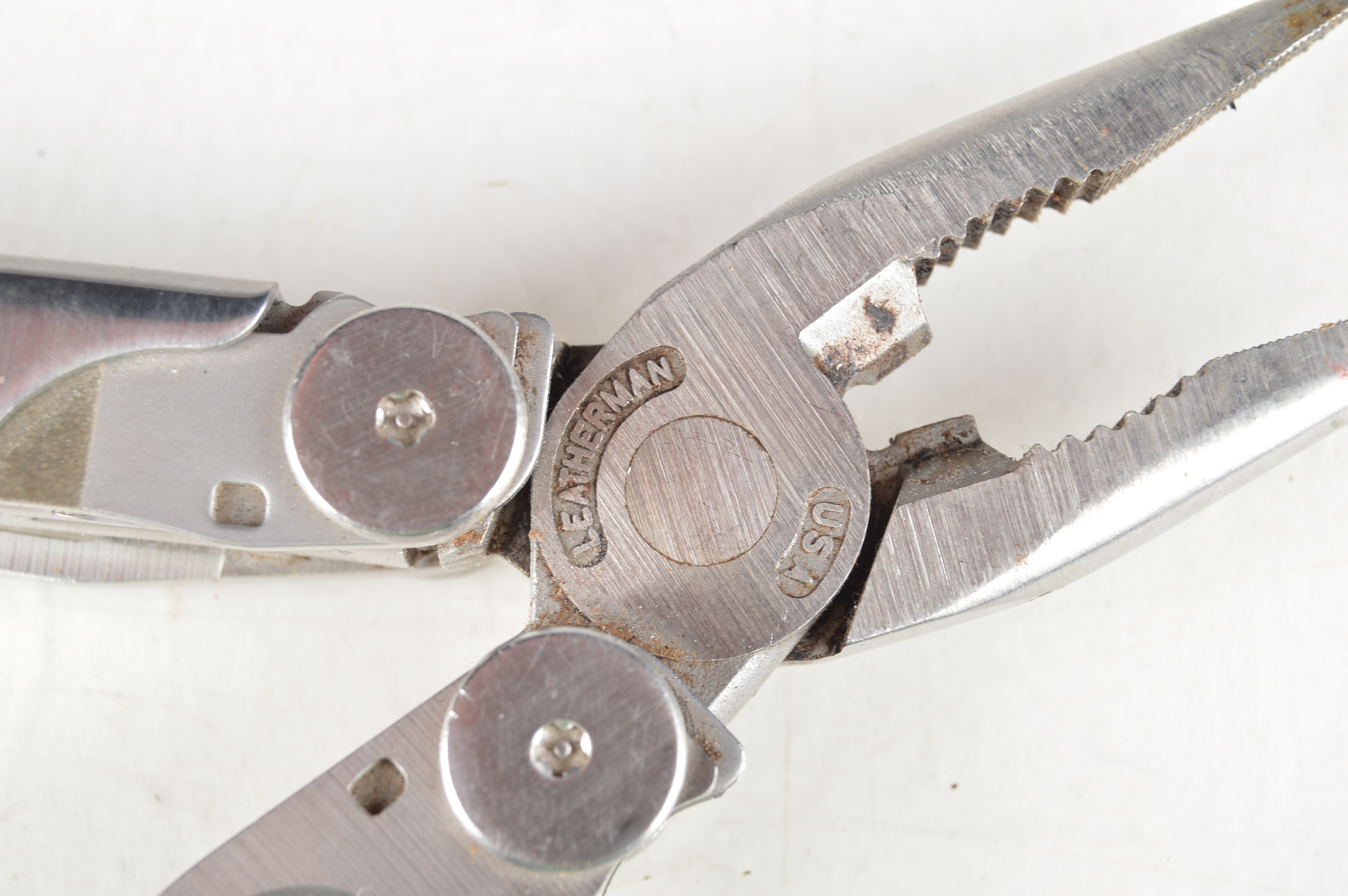 Leatherman "Wave" Folding Multi Tool with Sheath