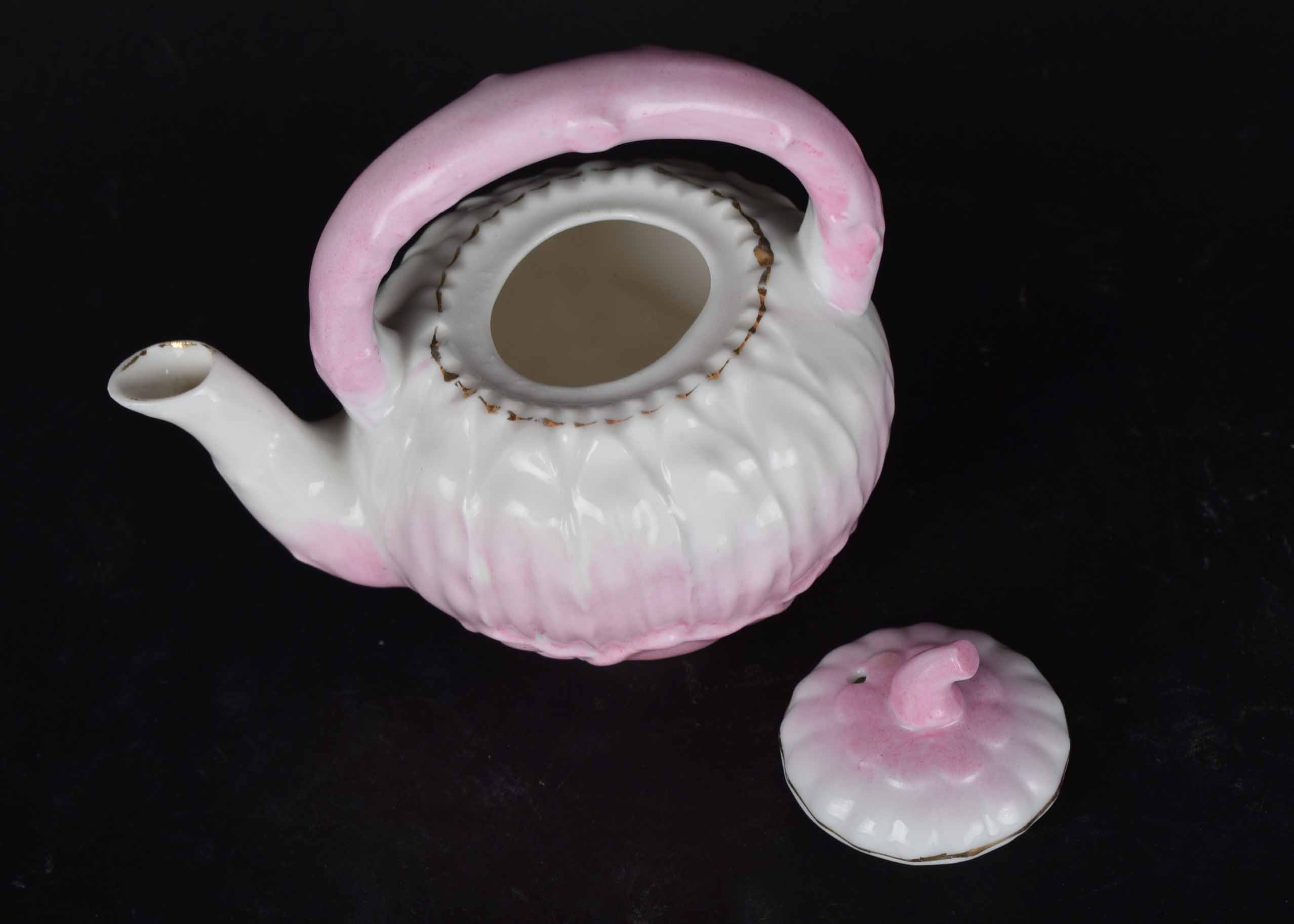 Cabbage Leaf Teapot Duo