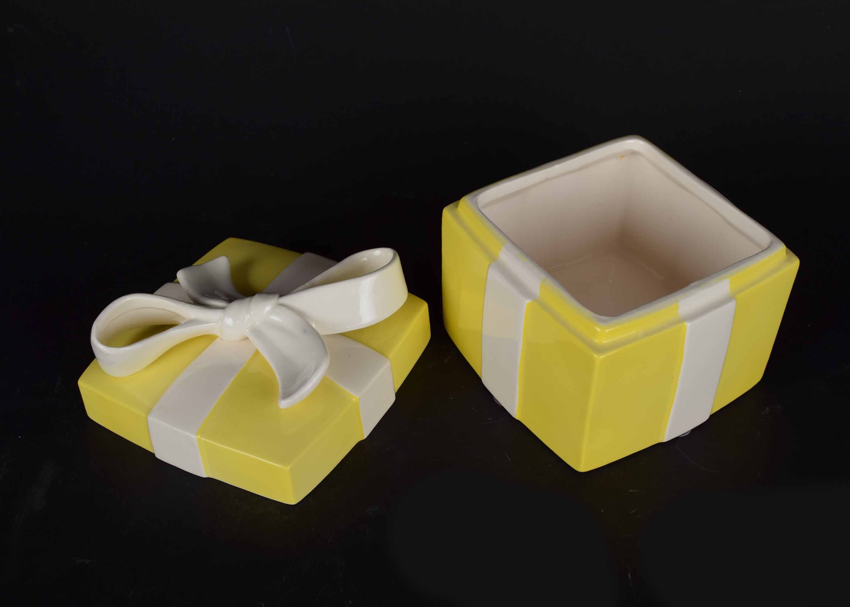 Yellow and White Decor Collection