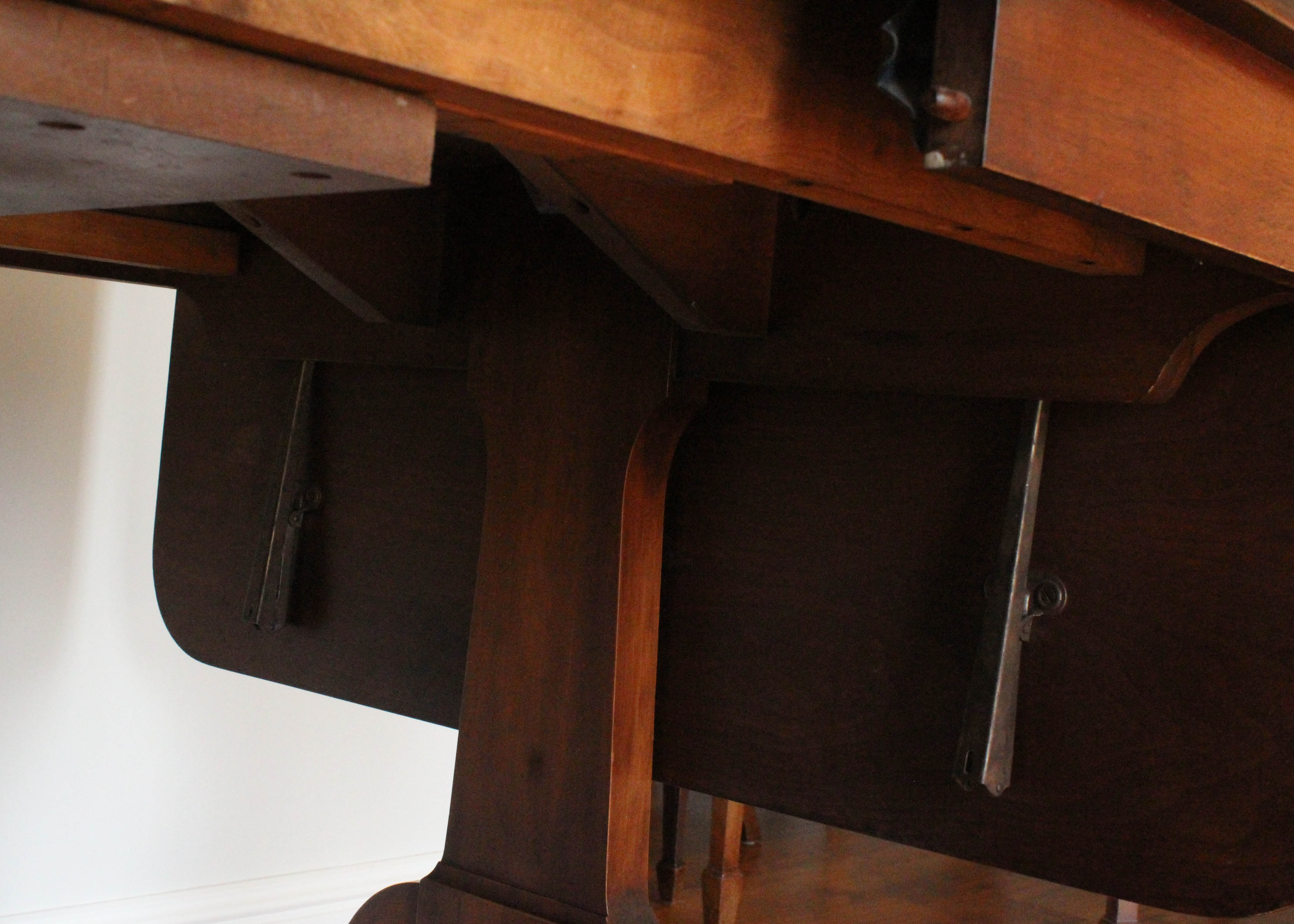 Imperial Grand Rapids Dining Room Table