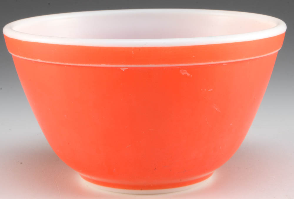 Pyrex Mixing Bowls and Lidded Casserole Dish