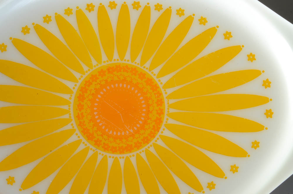 Pyrex Mixing Bowls and Lidded Casserole Dish