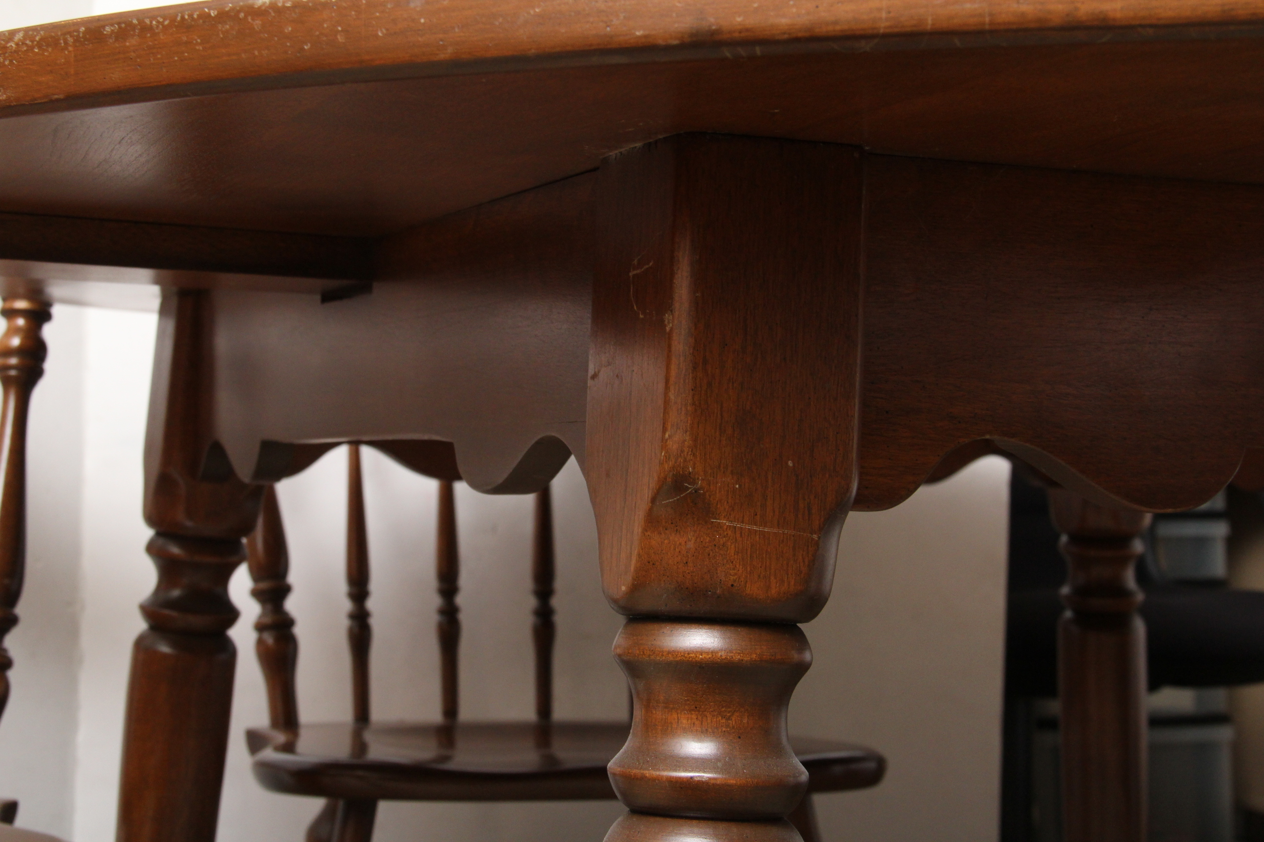 Ethan Allen Solid Oak Dining Table and Chairs