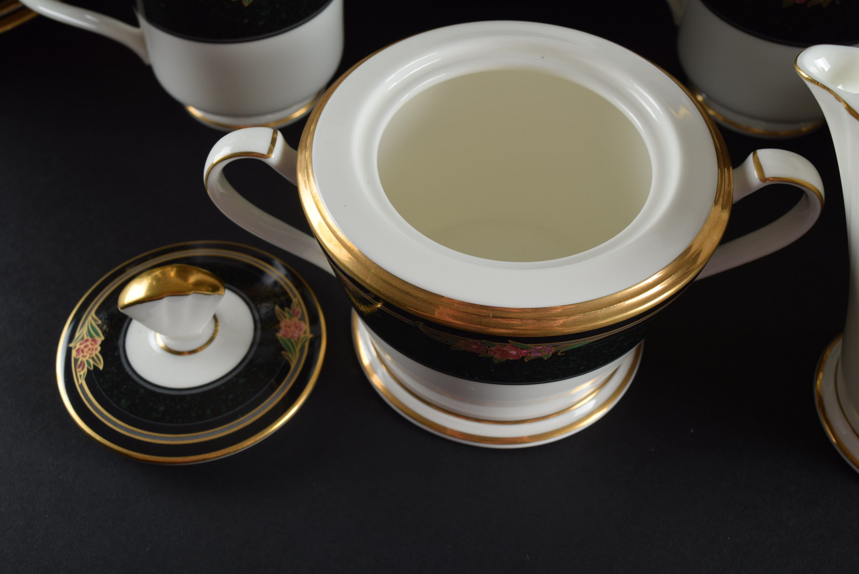 Noritake Bone China Venetian Rose China Service for 20