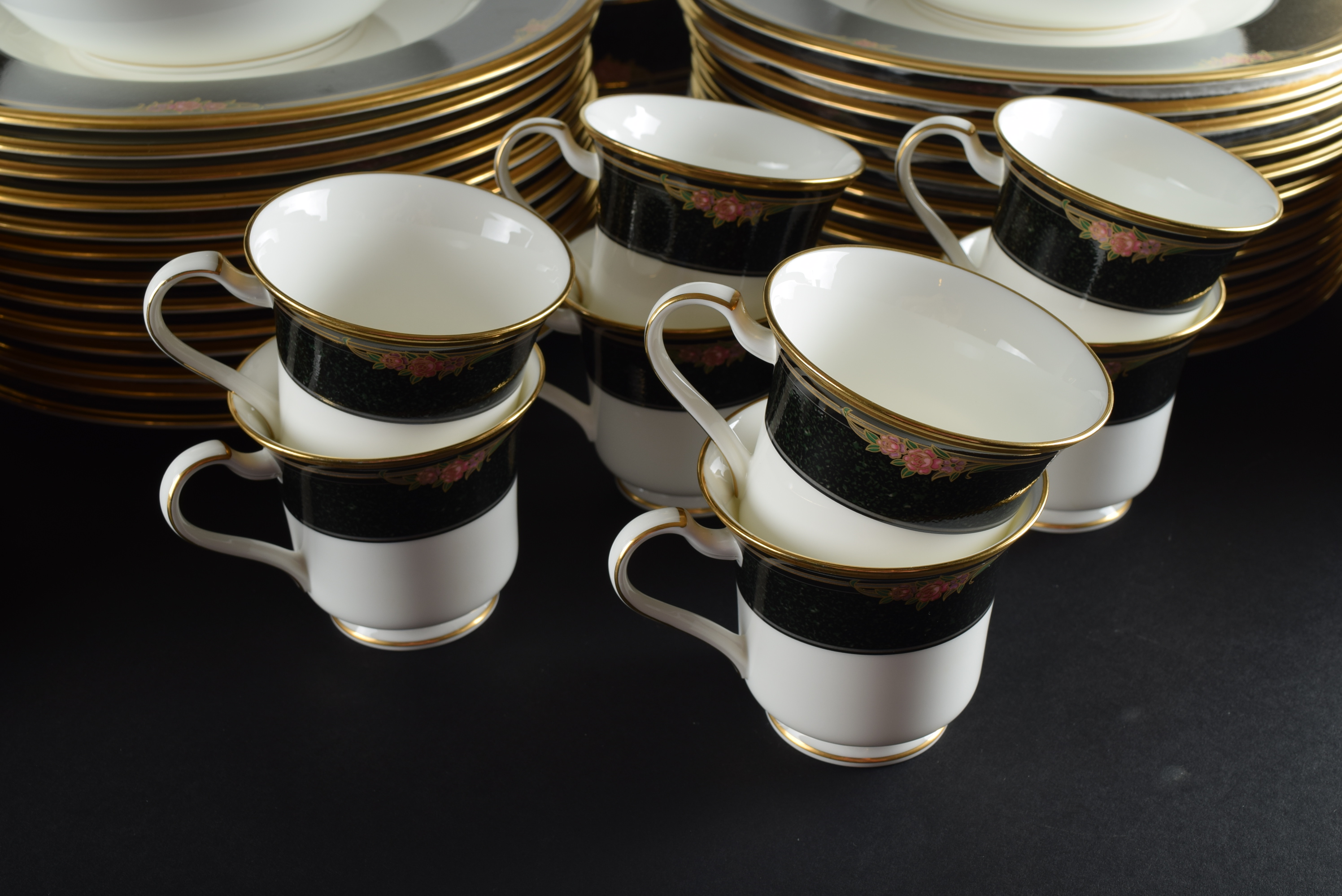 Noritake Bone China Venetian Rose China Service for 20