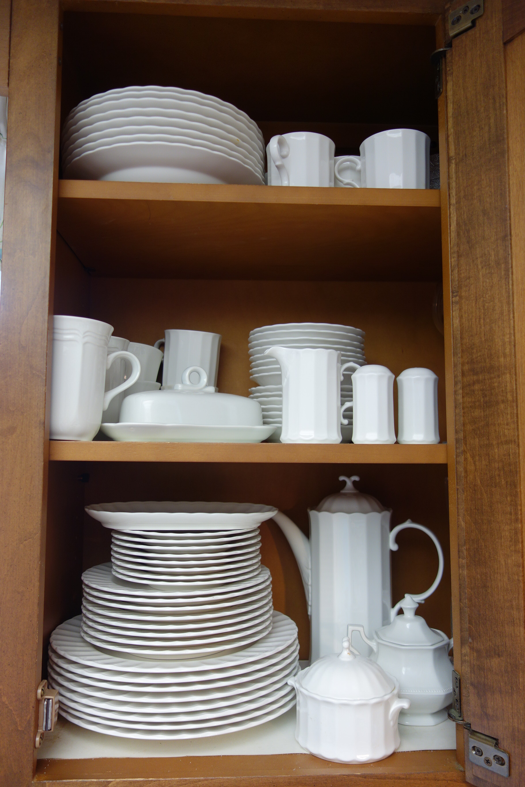 65 Pieces Mikasa Maxima "Yardley" China Set