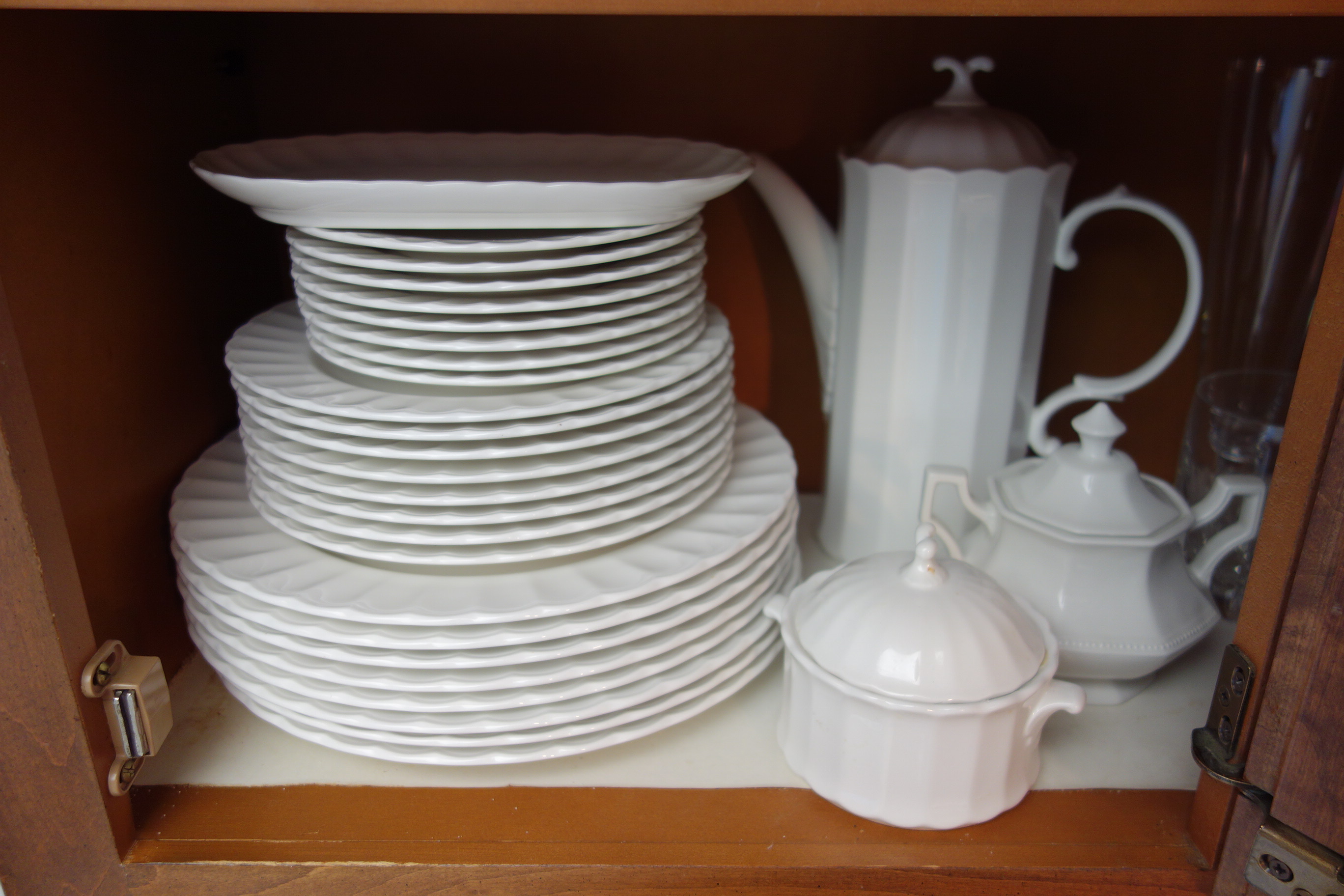 65 Pieces Mikasa Maxima "Yardley" China Set