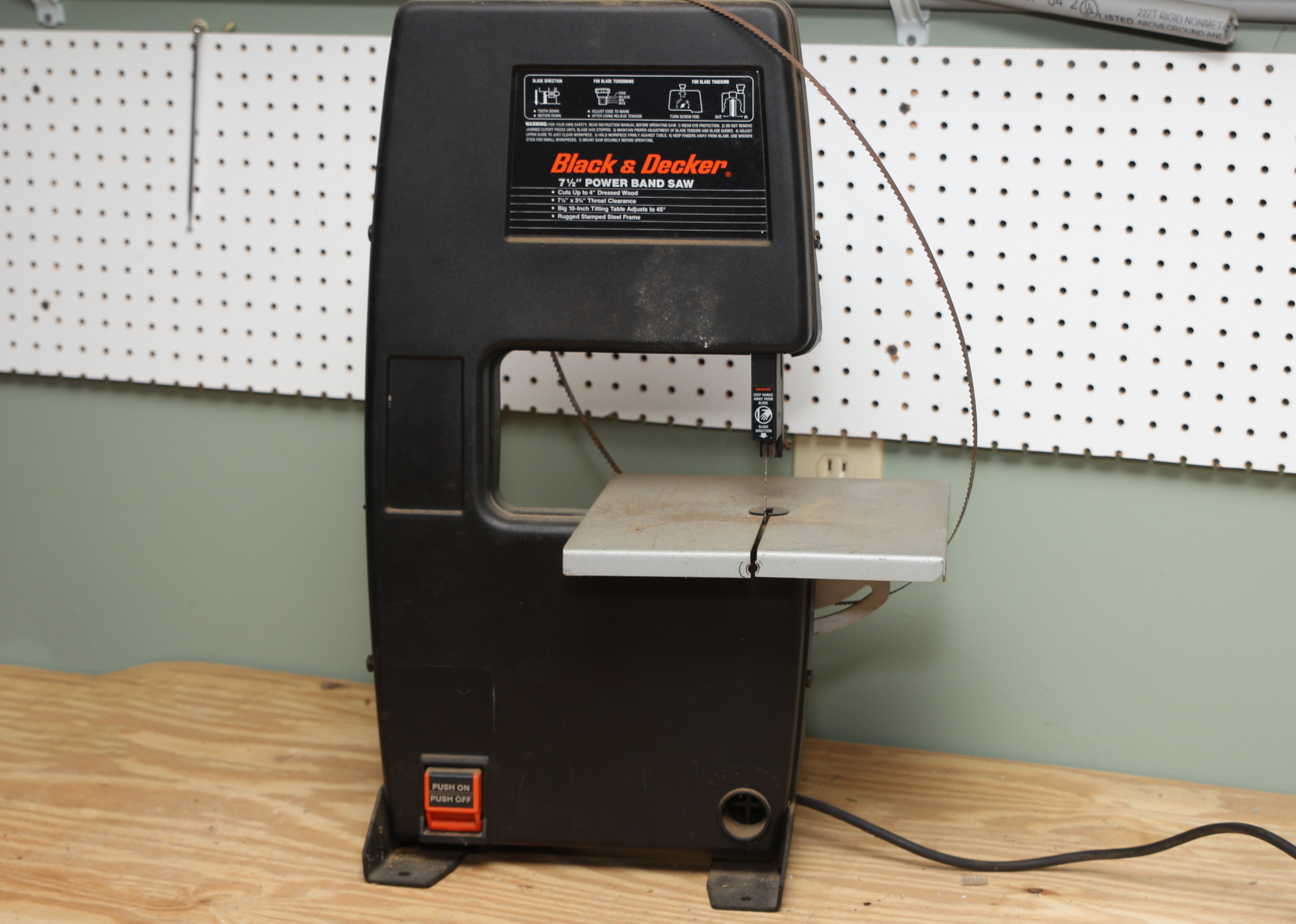 Black & Decker 7.5" Power Band Saw