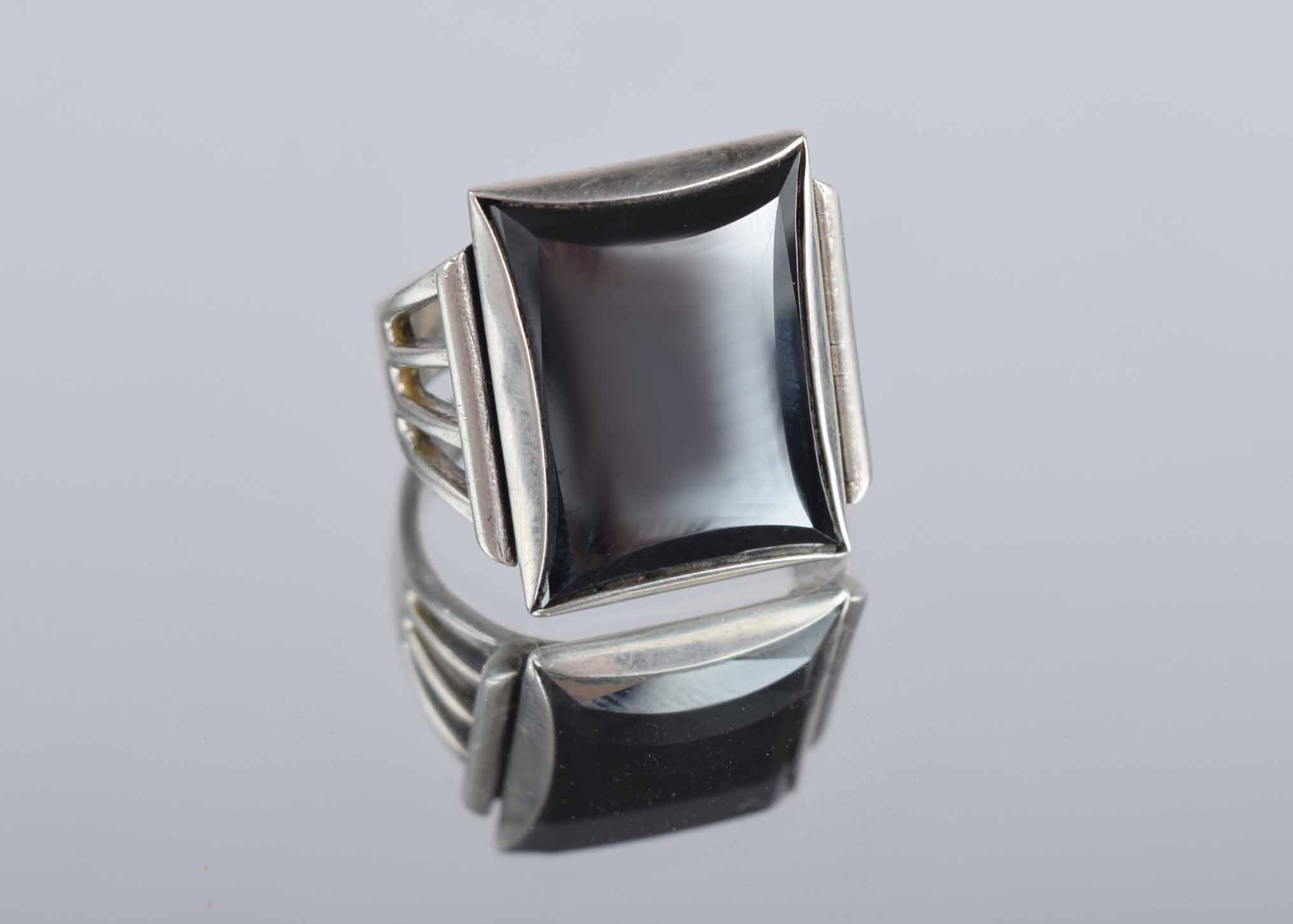 Man's Sterling and Hematite Like Ring