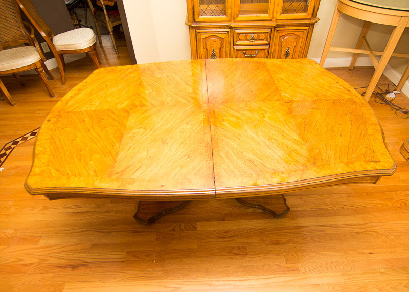 Stanley Furniture Pedestal Dining Table and Chairs