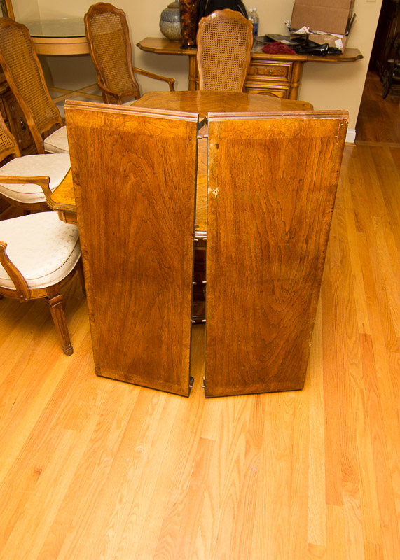 Stanley Furniture Pedestal Dining Table and Chairs