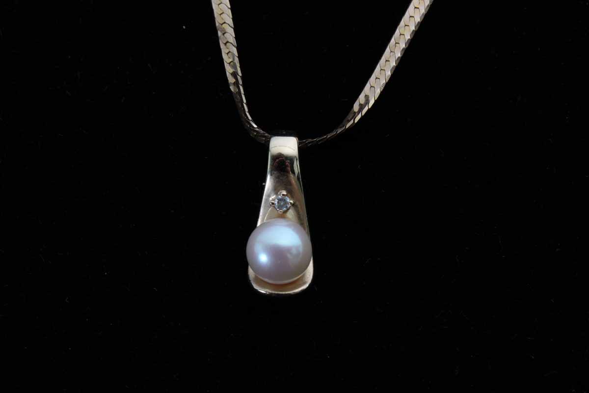 14K Yellow Gold Diamond and Pearl Pendant Necklace with Earrings