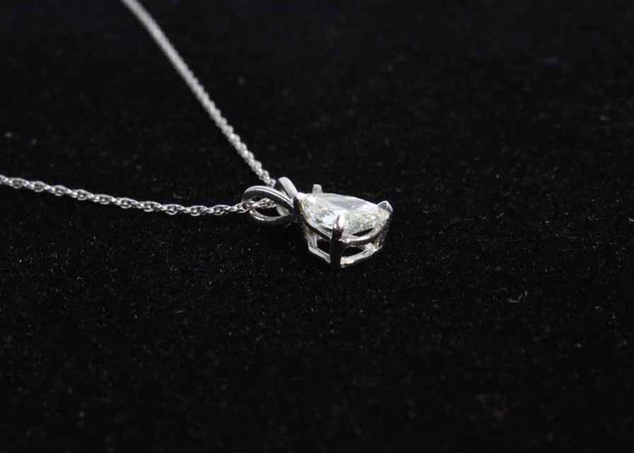 14K White Gold Diamond Pendant Necklace