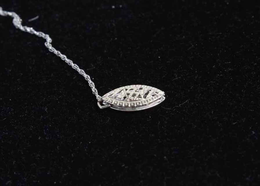14K White Gold Diamond Pendant Necklace
