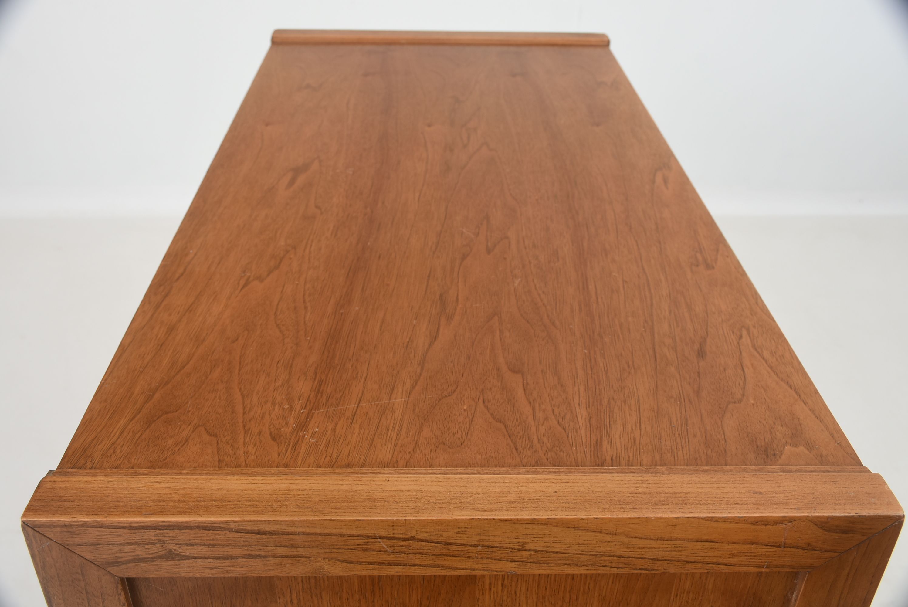 Vintage Basic-Witz Mahogany Dresser