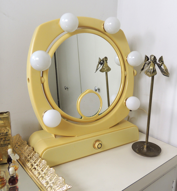 Women's Vintage Vanity Assortment