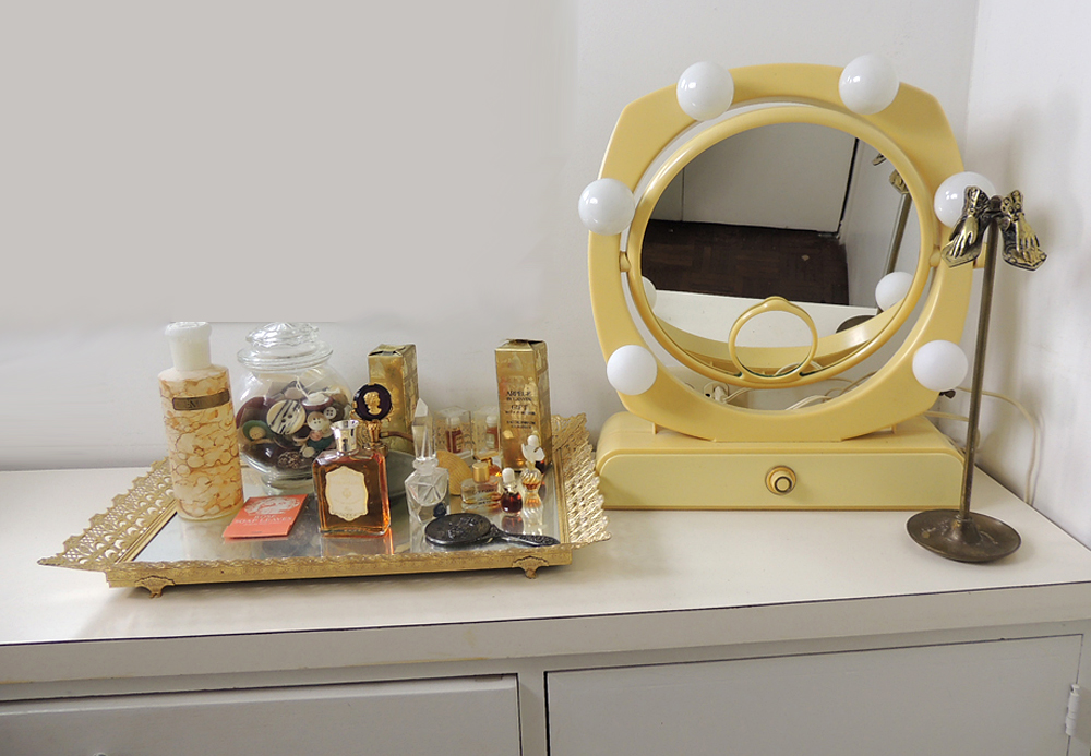 Women's Vintage Vanity Assortment