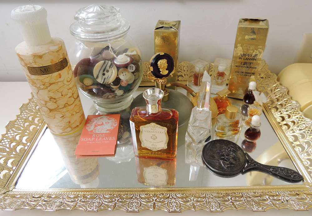 Women's Vintage Vanity Assortment