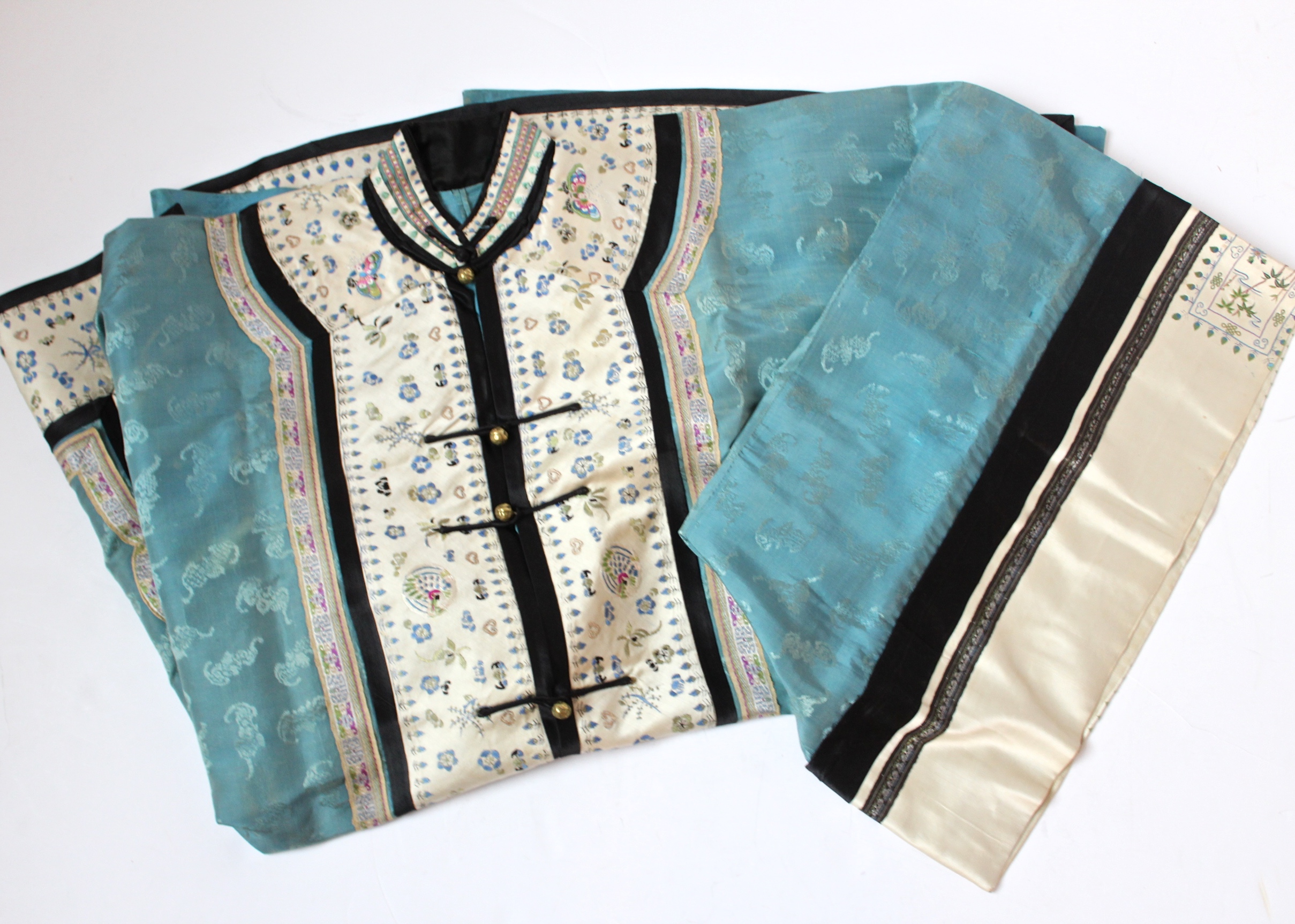 Late 19th Century Chinese Qing Dynasty Period Silk Embroidered Robe