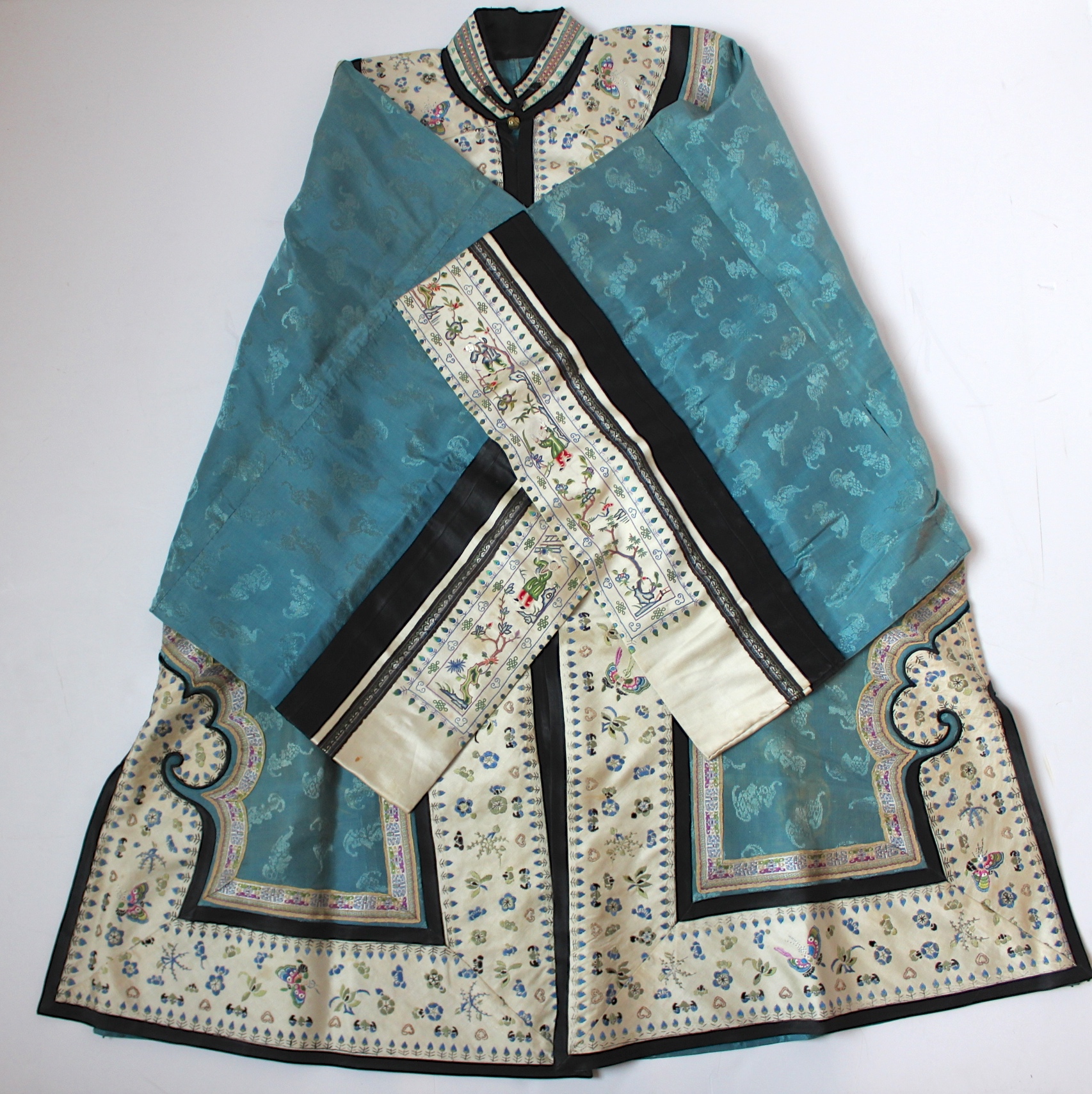 Late 19th Century Chinese Qing Dynasty Period Silk Embroidered Robe