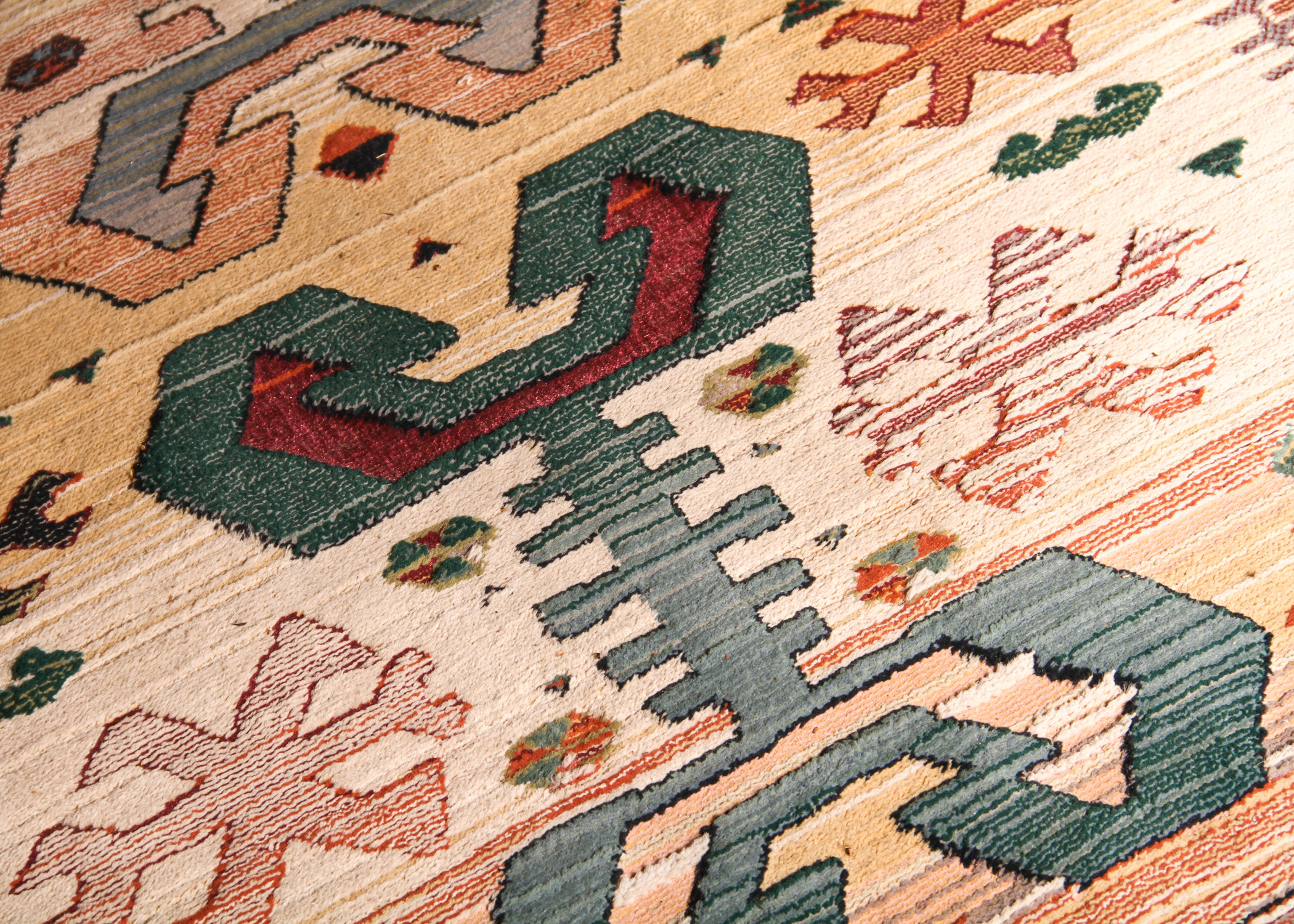 Machine Woven Synthetic Fiber Area Rug