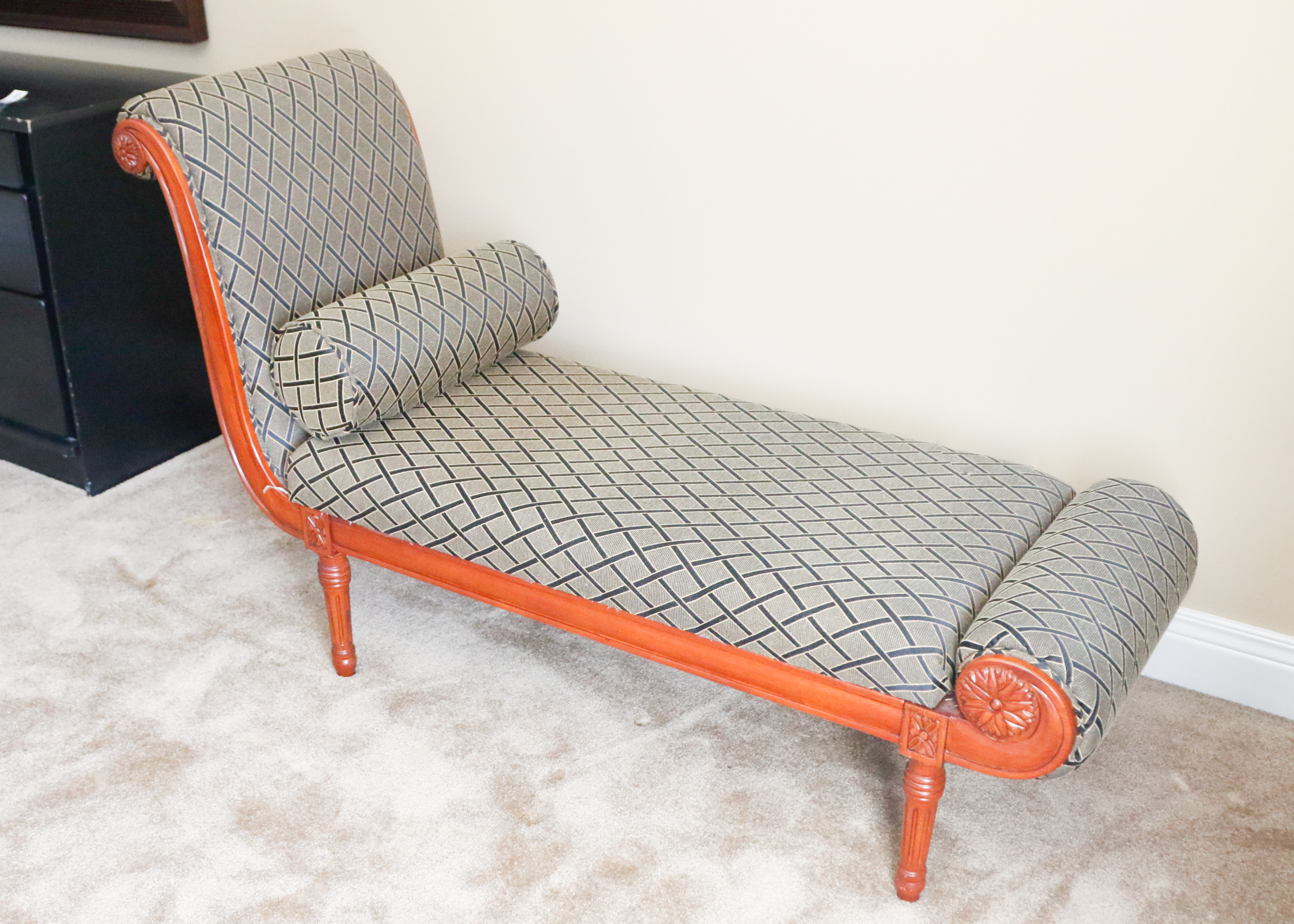 Fainting Style Chaise Lounge