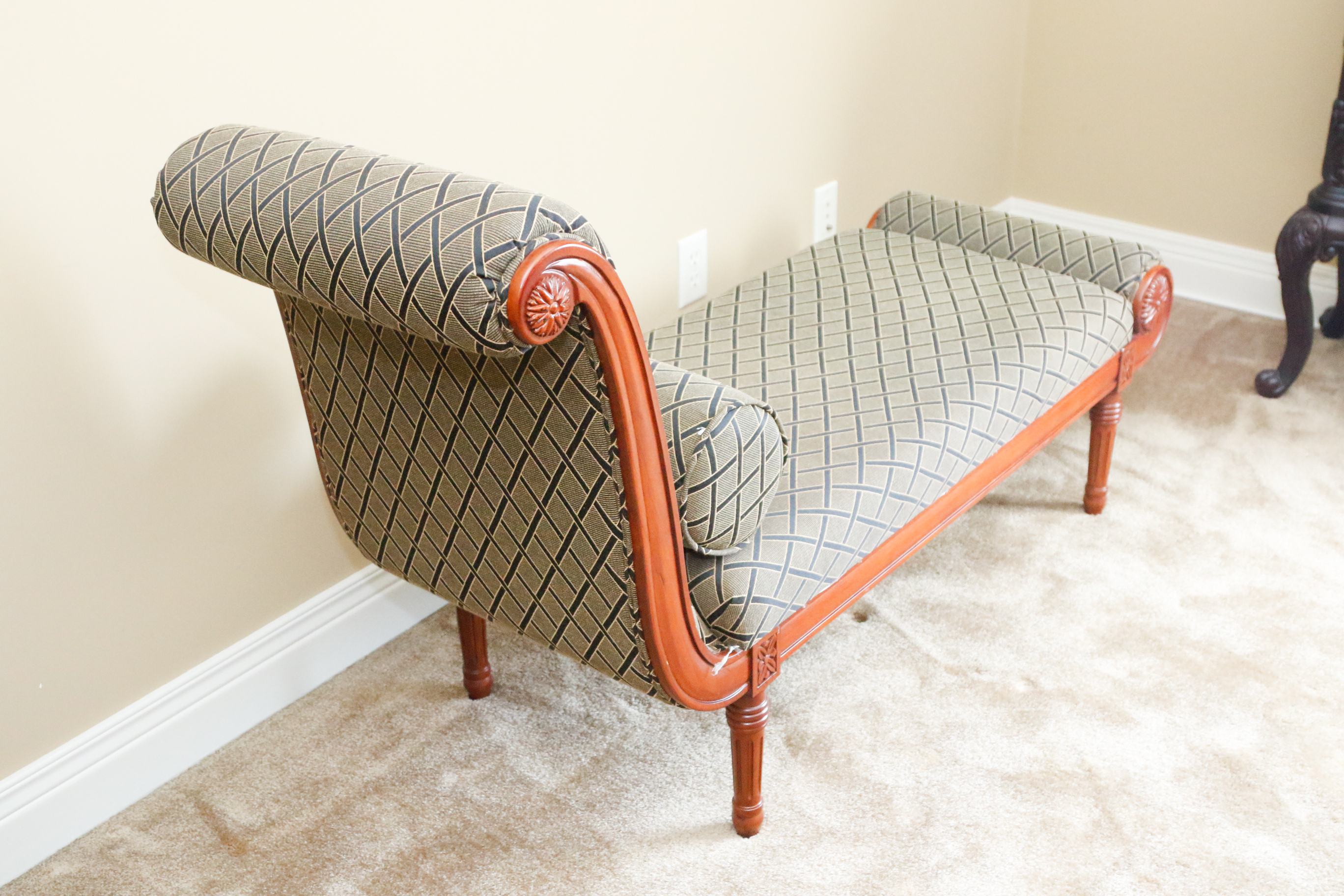 Fainting Style Chaise Lounge