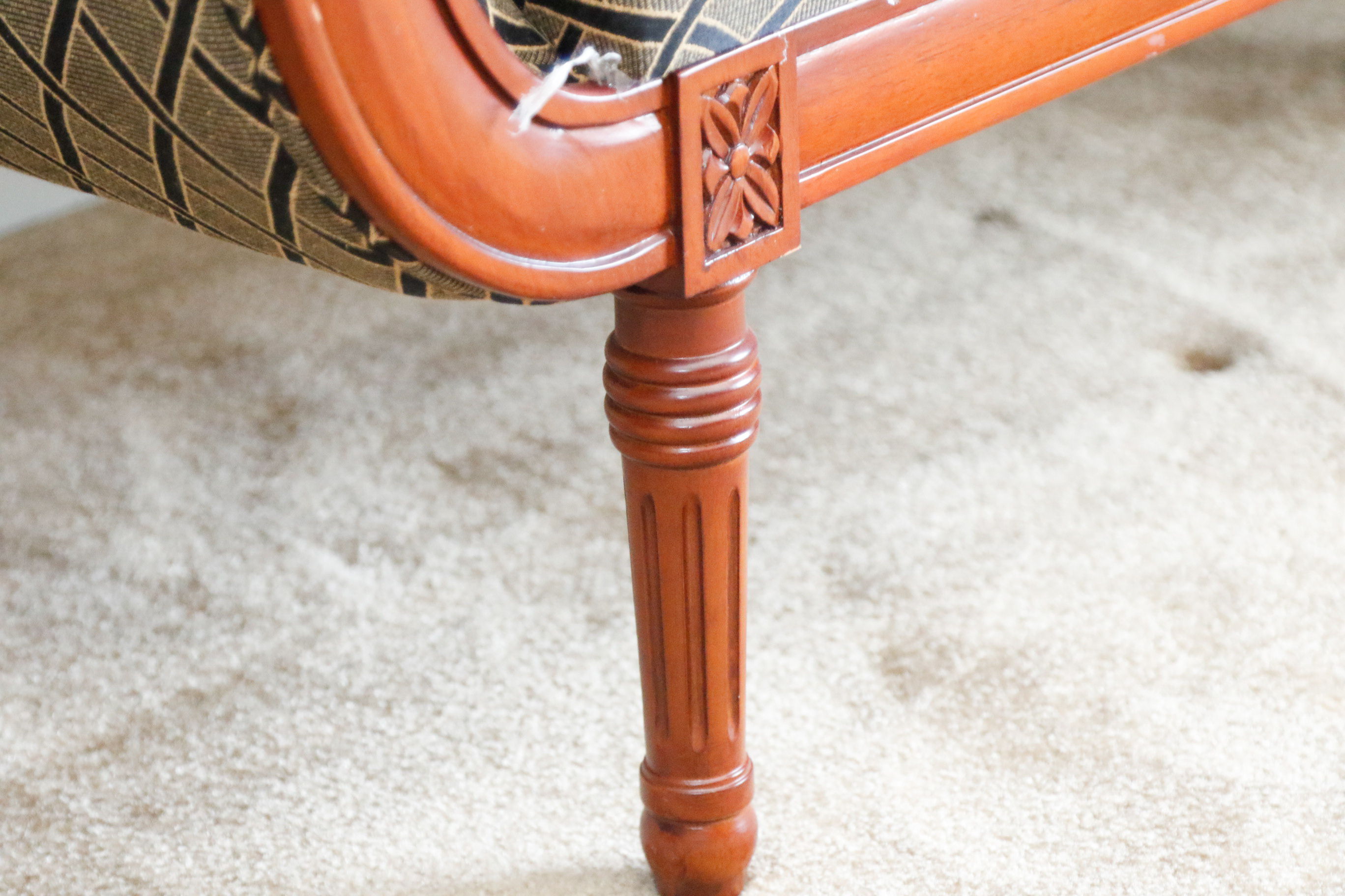 Fainting Style Chaise Lounge