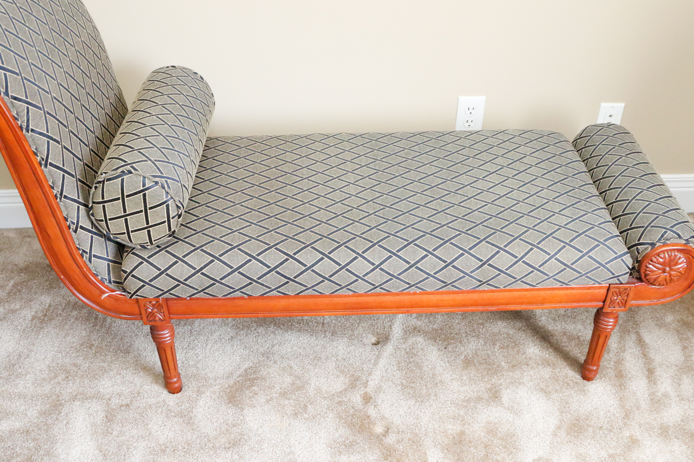 Fainting Style Chaise Lounge