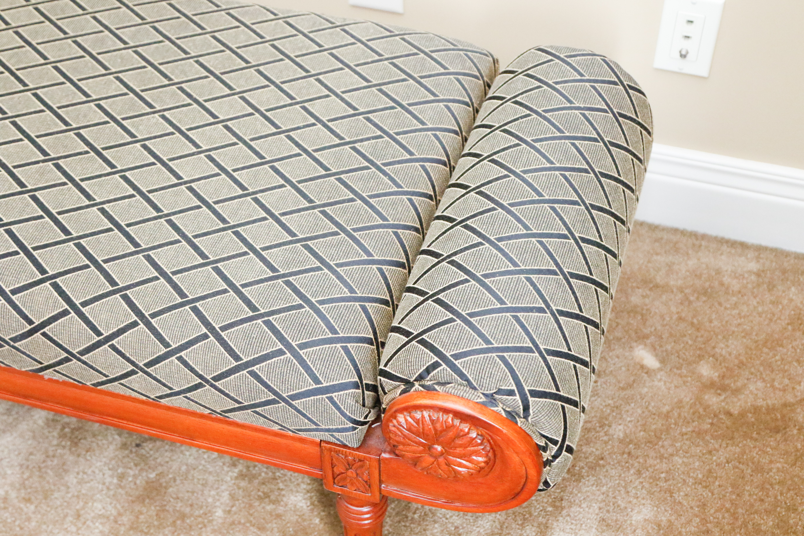 Fainting Style Chaise Lounge