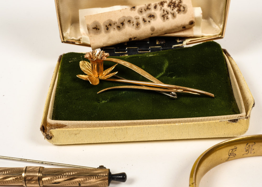 Assortment of Vintage and Antique Gold Tone Jewelry