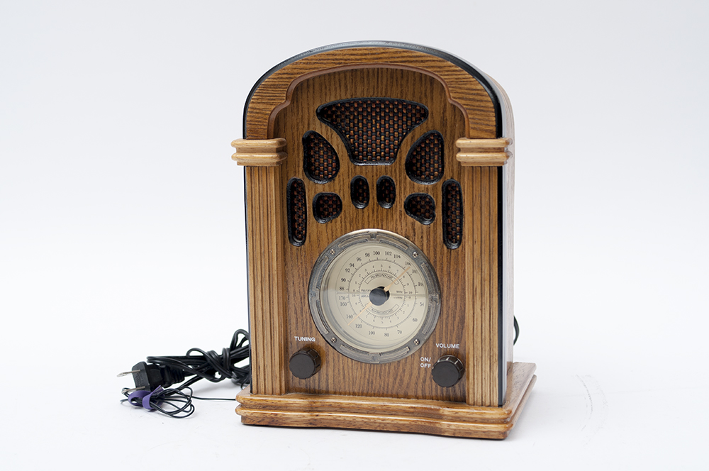 Vintage Reproduction AM/FM Radio