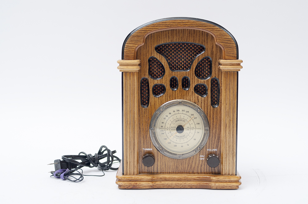 Vintage Reproduction AM/FM Radio