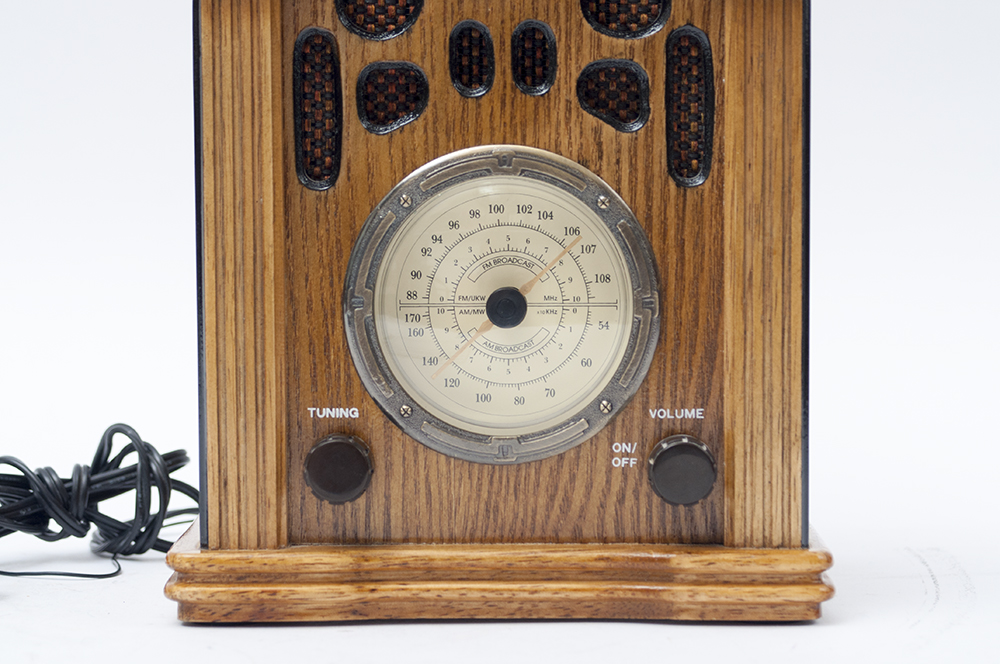Vintage Reproduction AM/FM Radio