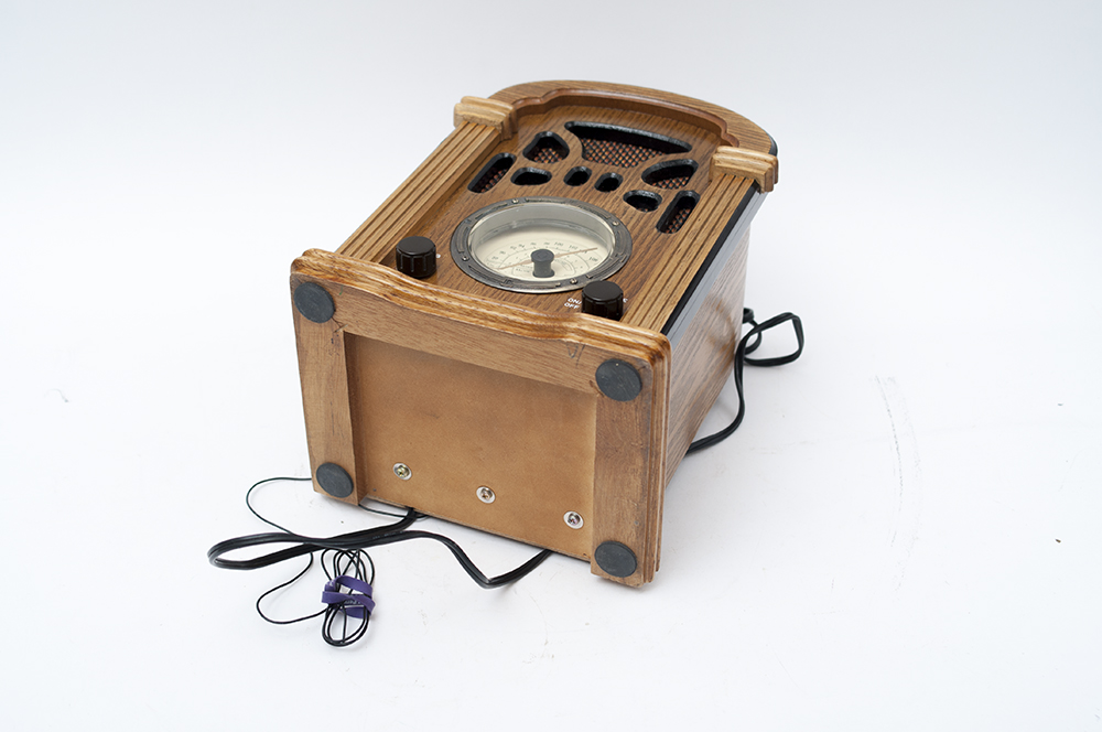 Vintage Reproduction AM/FM Radio